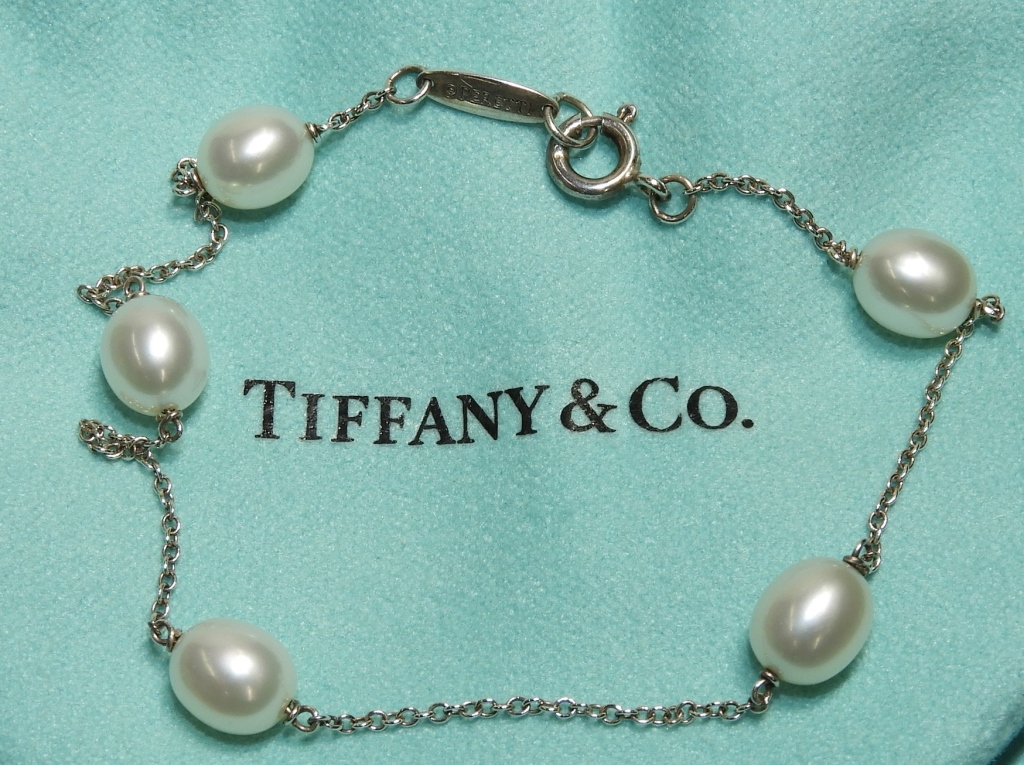 Appraisal: TIFFANY CO ELSA PERETTI PEARL SILVER BRACELET United States ContemporaryElsa