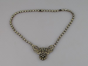 Appraisal: Vintage paste set necklace with stylised bow centre and drop