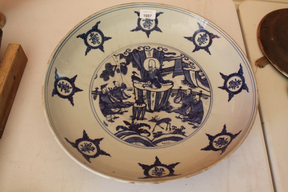 Appraisal: A thC Chinese blue and white charger with a central