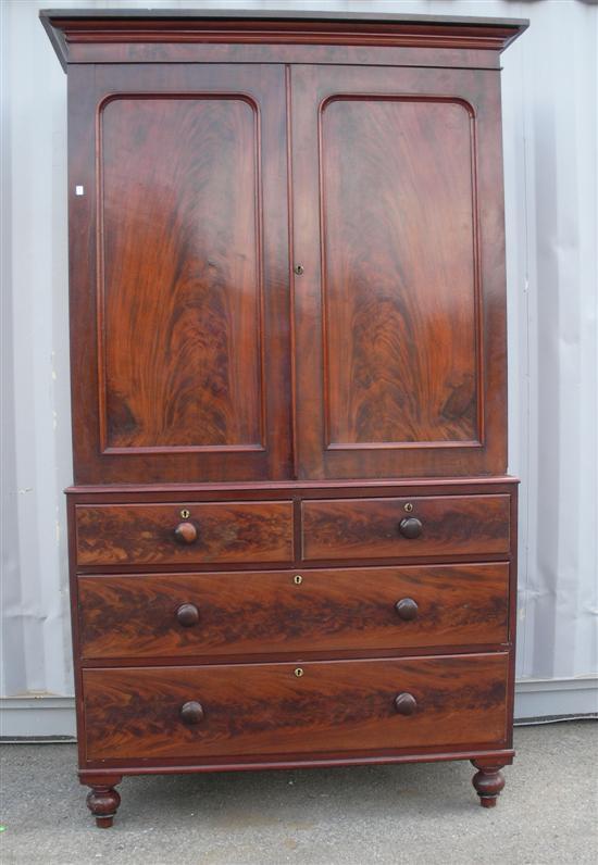 Appraisal: George III mahogany linen press the top with two cupboard