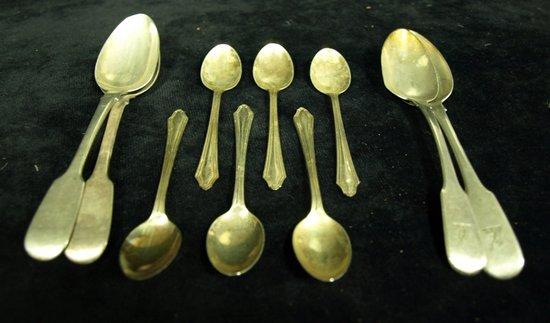 Appraisal: Two pairs of Georgian teaspoons together with six further teaspoons