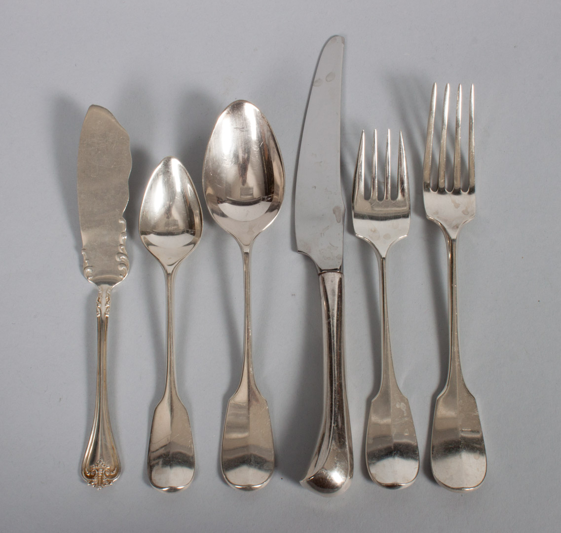 Appraisal: Stieff Smithsonian sterling partial flatware comprising pieces including knives in