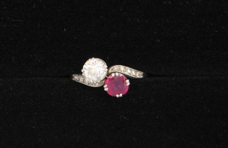 Appraisal: A DIAMOND AND RUBY CROSSOVER RING the round brilliant-cut diamond