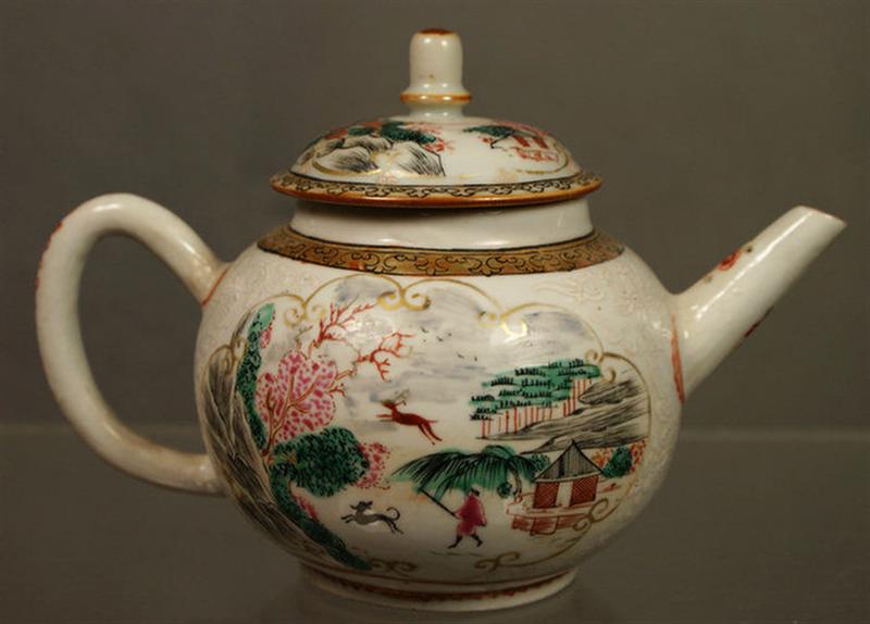 Appraisal: Chinese Export porcelain globular teapot with polychrome green iron red