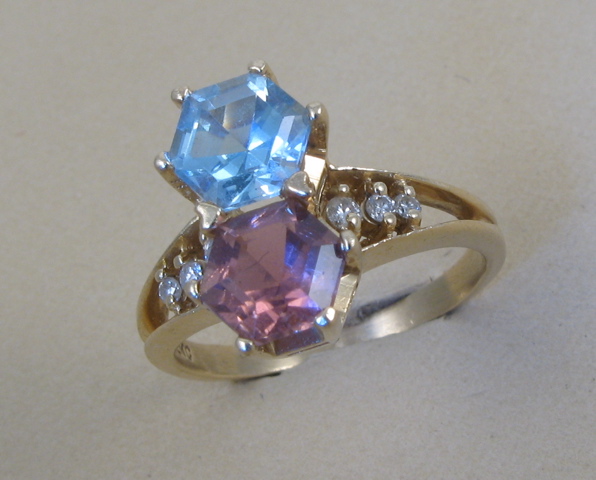 Appraisal: TOURMALINE AND BLUE TOPAZ RING k yellow gold and set