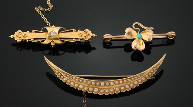 Appraisal: A trio of Victorian brooches Circa Comprising a ct gold