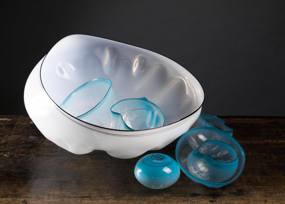 Appraisal: DALE CHIHULY Washington born Seaform Art Glass Suite Large white