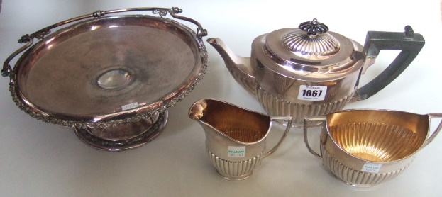 Appraisal: A plated three piece tea set of oval form with