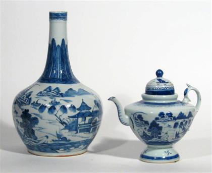 Appraisal: Chinese export porcelain Canton vase and teapot th century Vase