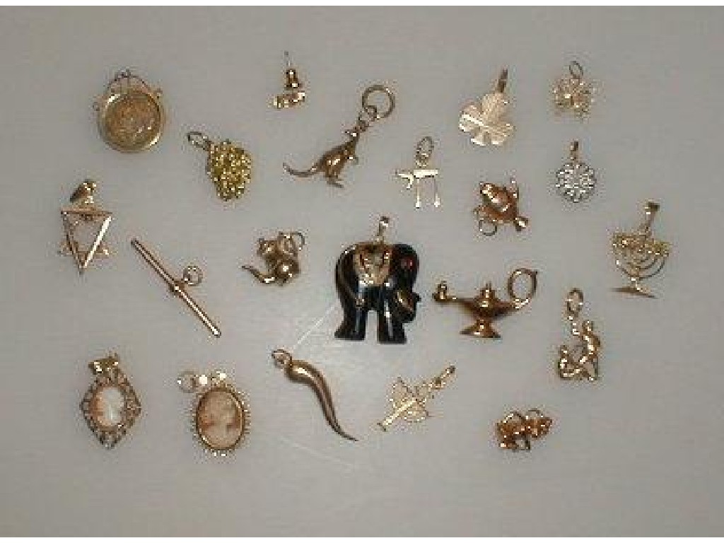 Appraisal: A quantity of loose charms and pendants mostly ct g