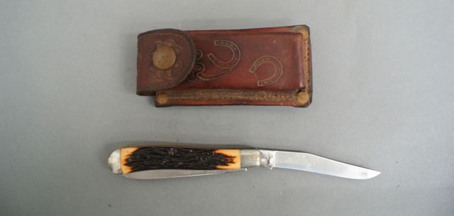 Appraisal: A Schrade Walden small pocket knife double blade with pouch