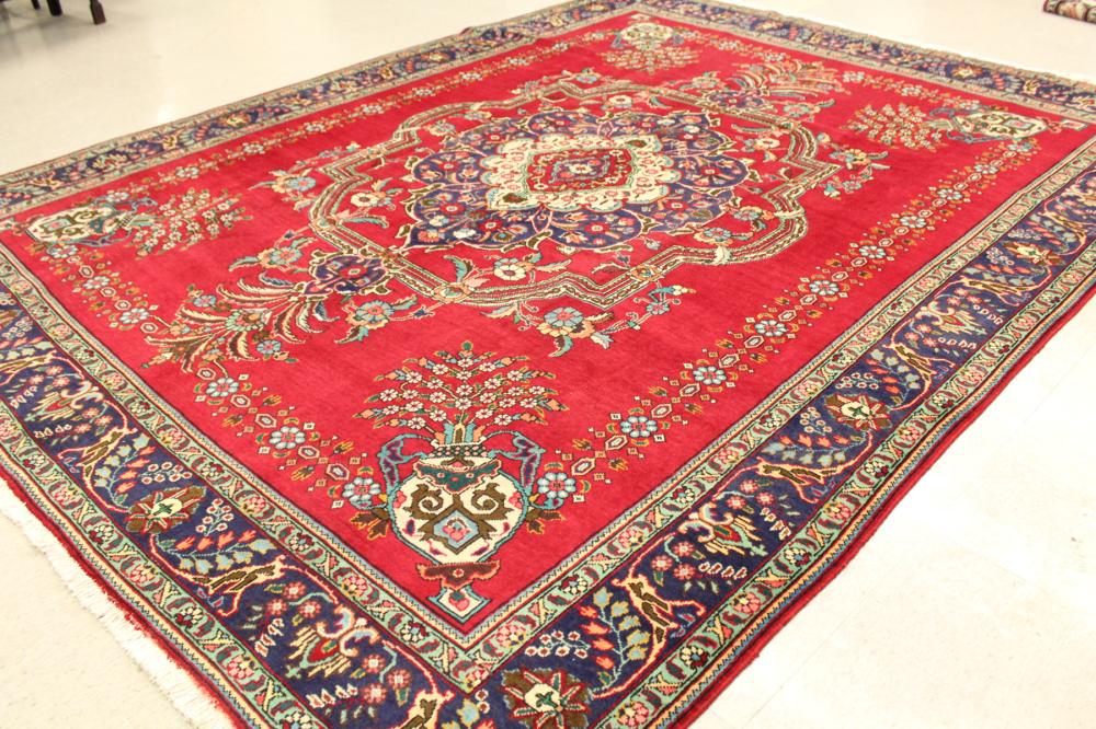 Appraisal: HAND KNOTTED PERSIAN TABRIZ CARPET East Azerbaijan Province northwestern Iran