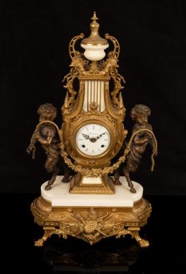 Appraisal: A modern gilt metal cased mantel clock of lyre form