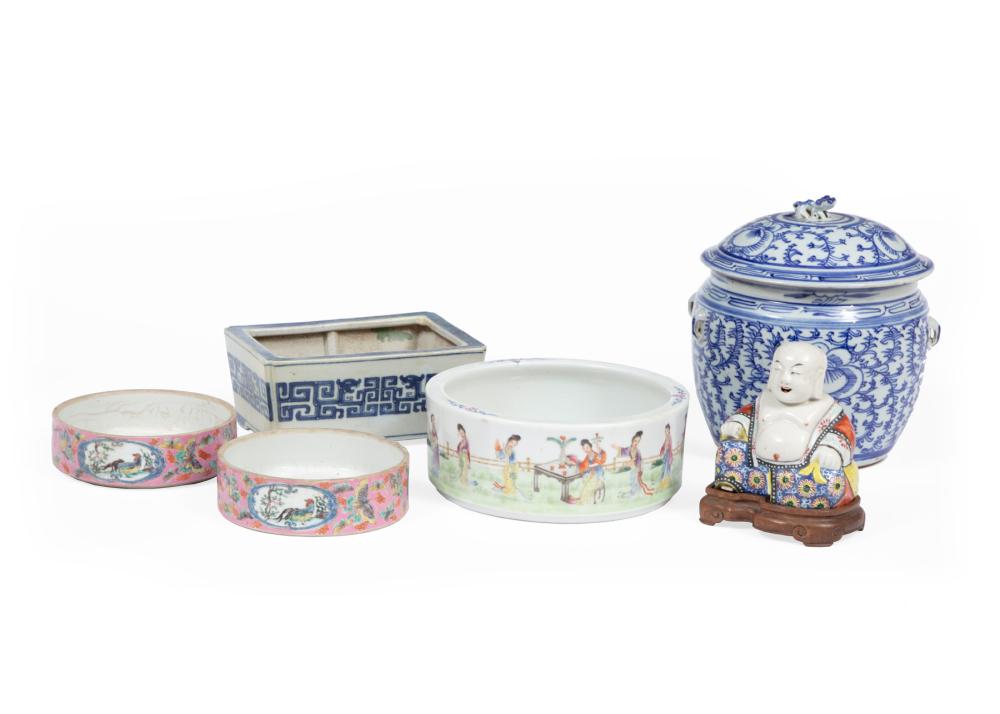 Appraisal: GROUP OF CHINESE PORCELAINGroup of Chinese Porcelain th c and