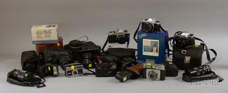 Appraisal: Lot of Assorted Modern Photographic Equipment including cameras lenses and