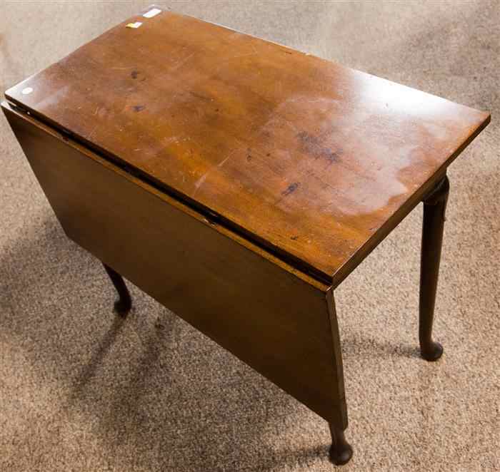 Appraisal: GEORGE II OR AMERICAN QUEEN ANNE MAHOGANY DROP LEAF TABLE