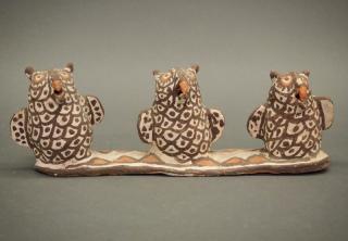 Appraisal: Zuni Pueblo owl grouping An early th century Zuni Pueblo