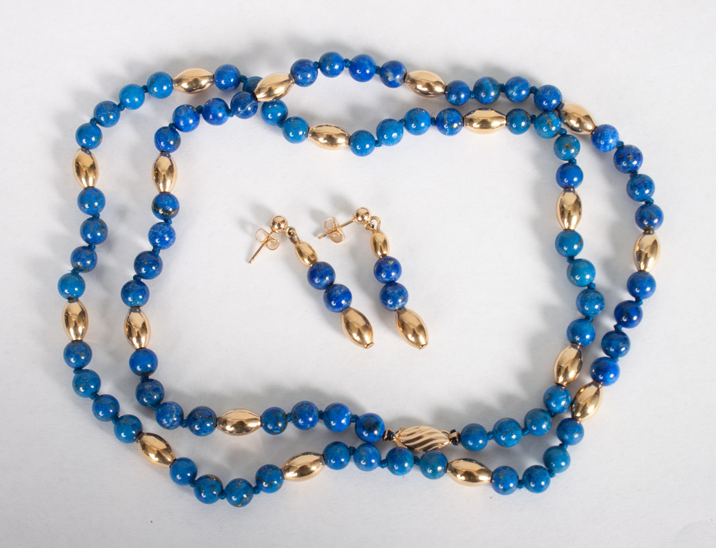 Appraisal: Lady's K gold lapis lazuli necklace earrings necklace in L