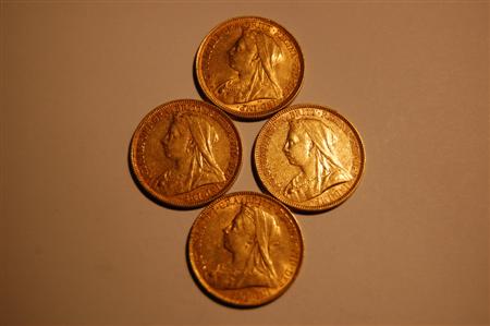 Appraisal: A group of old head Victorian sovereigns comprising two and