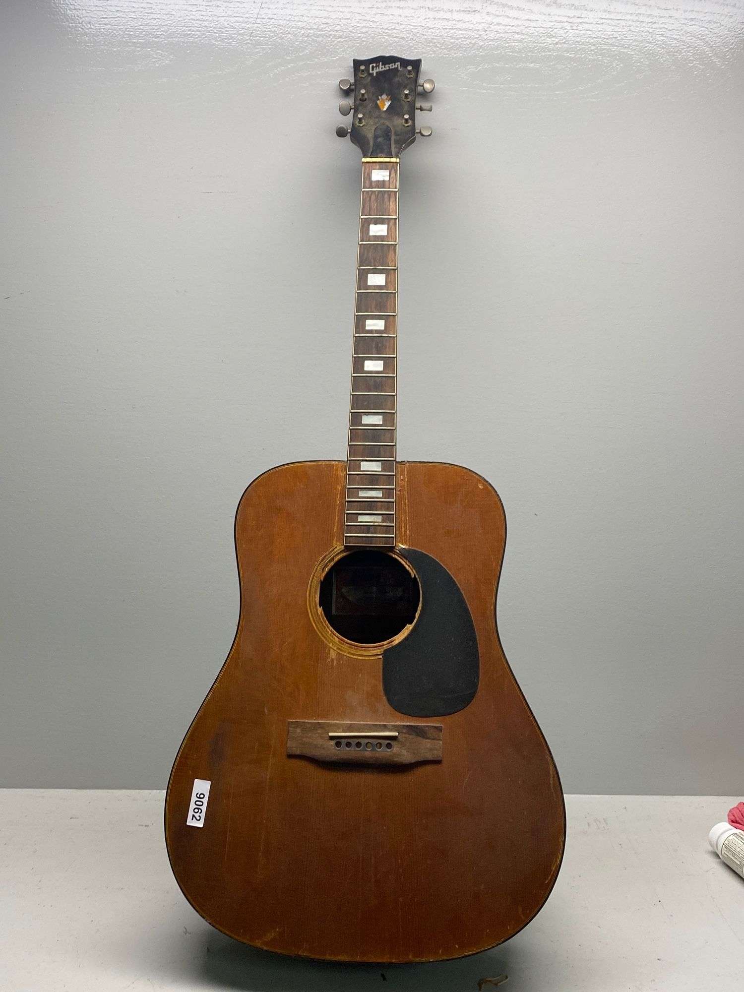 Appraisal: Gibson SJ Deluxe flat top acousticGibson SJ Deluxe flat top