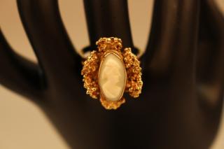 Appraisal: Ladies Cameo Ring in k Yellow Gold Frame Ladies Cameo