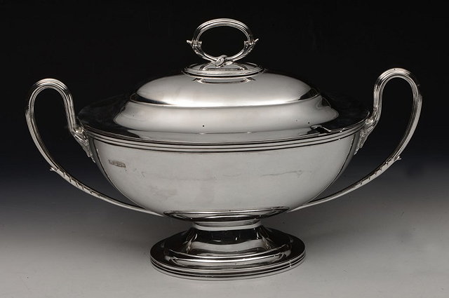 Appraisal: A CLASSICAL STYLE SILVER SOUP TUREEN of oval form on