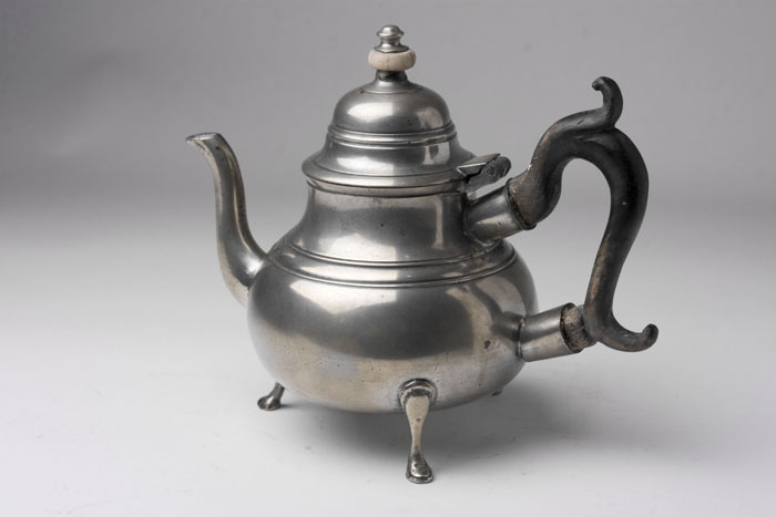 Appraisal: PEWTER TEAPOT SAMUEL ELLIS SR OR JR LONDON ENGLAND CIRCA