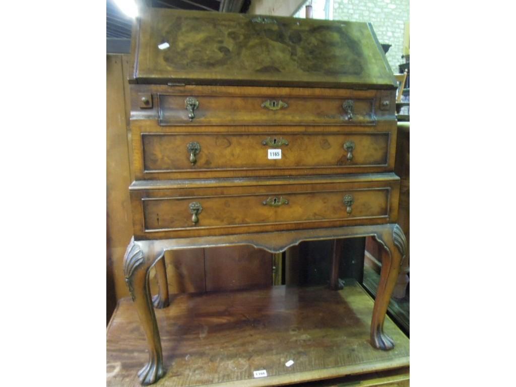 Appraisal: A good quality Edwardian walnut bureau in the Queen Anne