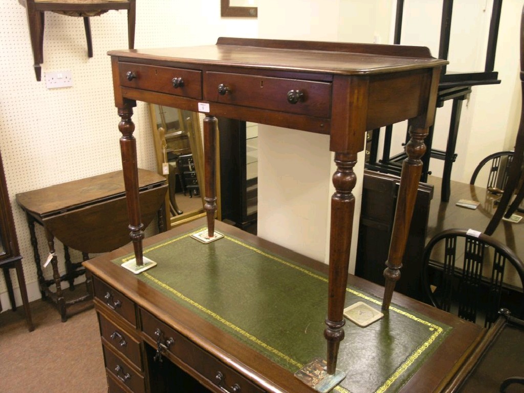 Appraisal: A Victorian mahogany side table with two frieze drawers on