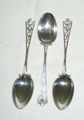 Appraisal: A SET OF ELEVEN GOLF TEASPOONS the handles modelled as