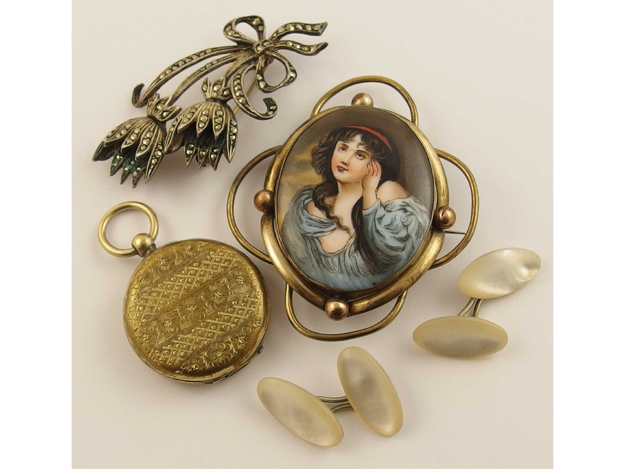 Appraisal: An Italian transfer on porcelain brooch in pinchbeck frame and