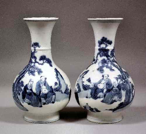 Appraisal: A pair of Chinese porcelain blue and white baluster shaped