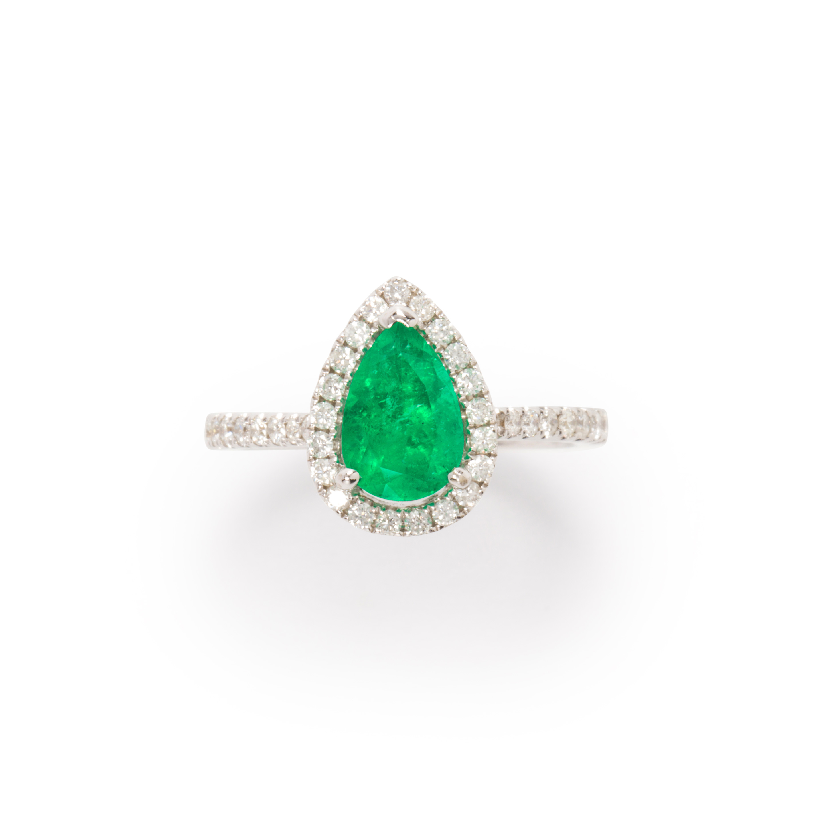 Appraisal: AN EMERALD DIAMOND AND FOURTEEN KARAT WHITE GOLD RING An