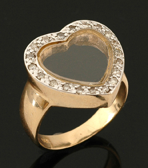 Appraisal: CT GOLD HEART RING SET WITH DIAMONDS A F