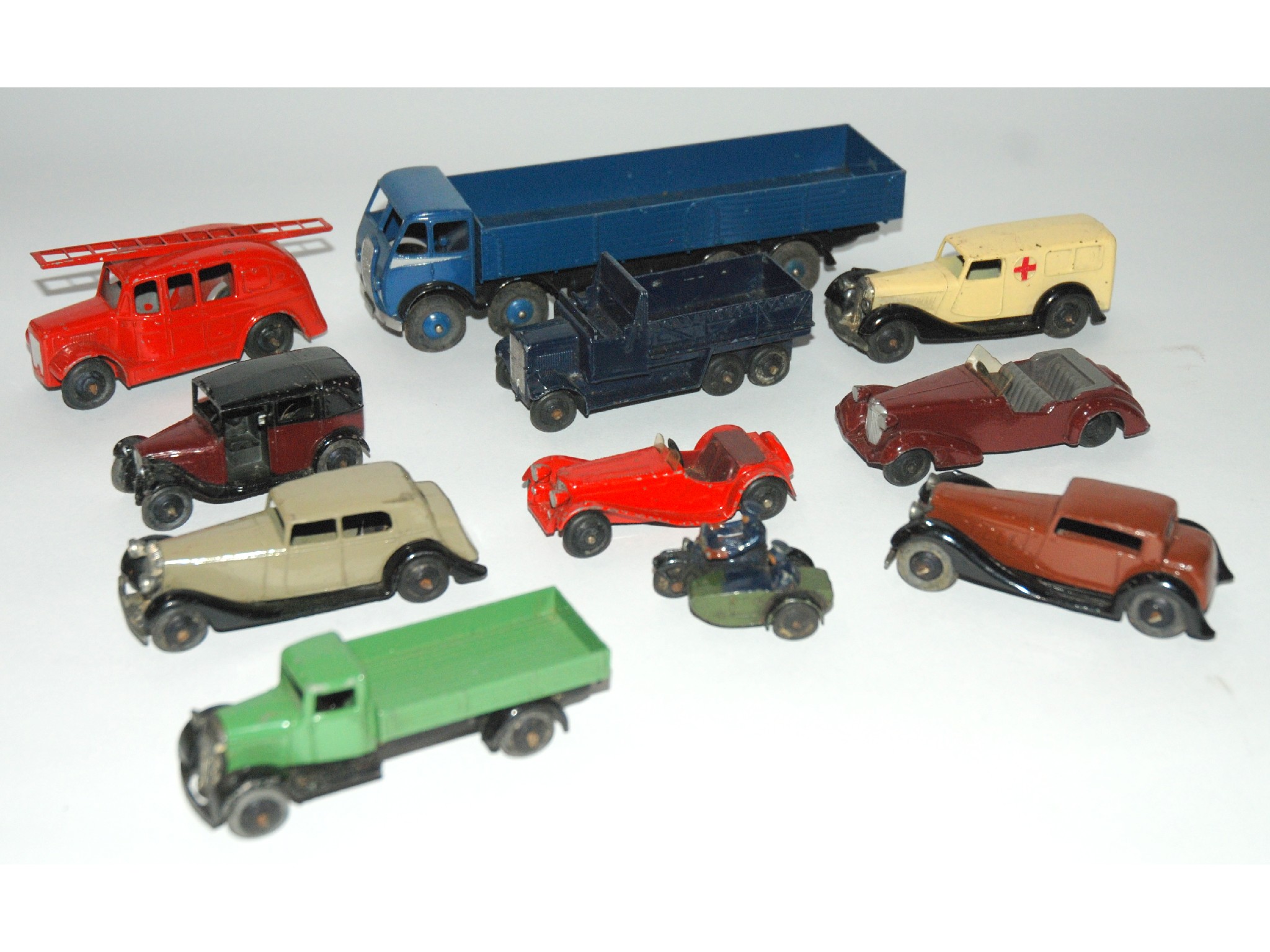 Appraisal: A tray lot of various cars and trucks including Dinky