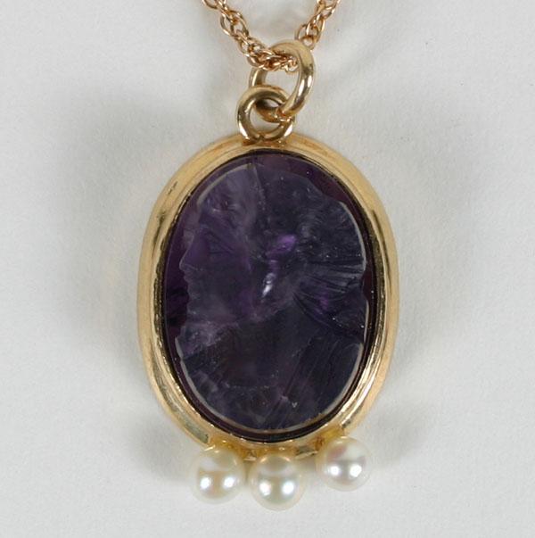 Appraisal: Yellow gold K amethyst cameo and pearl pendant x mm