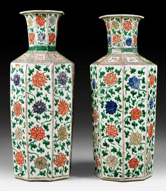 Appraisal: A PAIR OF OCTAGONAL VASES WITH FAMILLE VERTE DESIGN OF