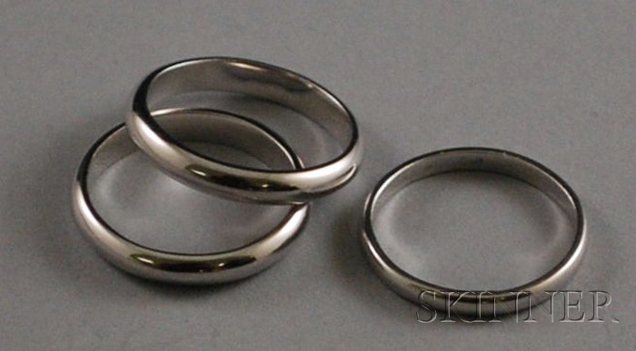 Appraisal: Three kt White Gold Bands sizes to