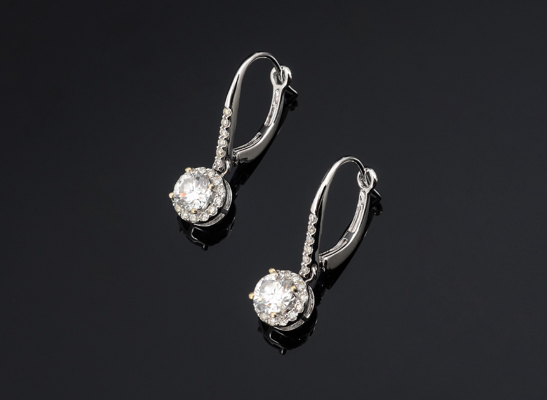 Appraisal: DIAMOND DROP EARRINGS k white gold earrings with round brilliant