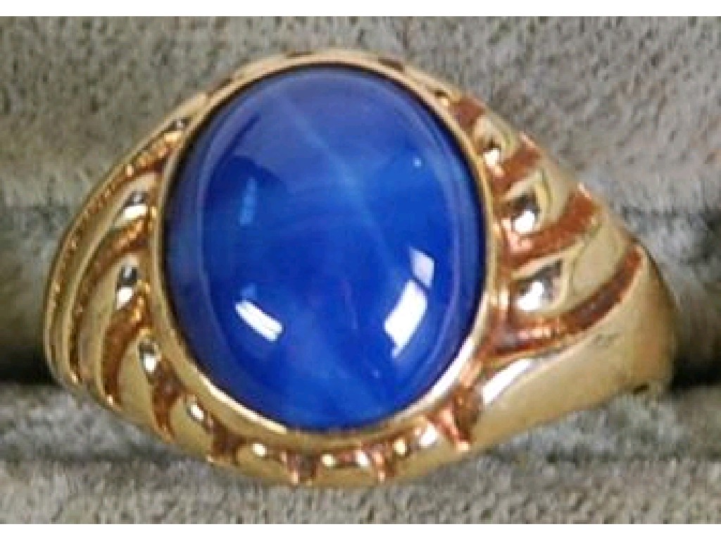 Appraisal: ct GOLD RING SET WITH A CABOCHON STAR SAPPHIRE spirally