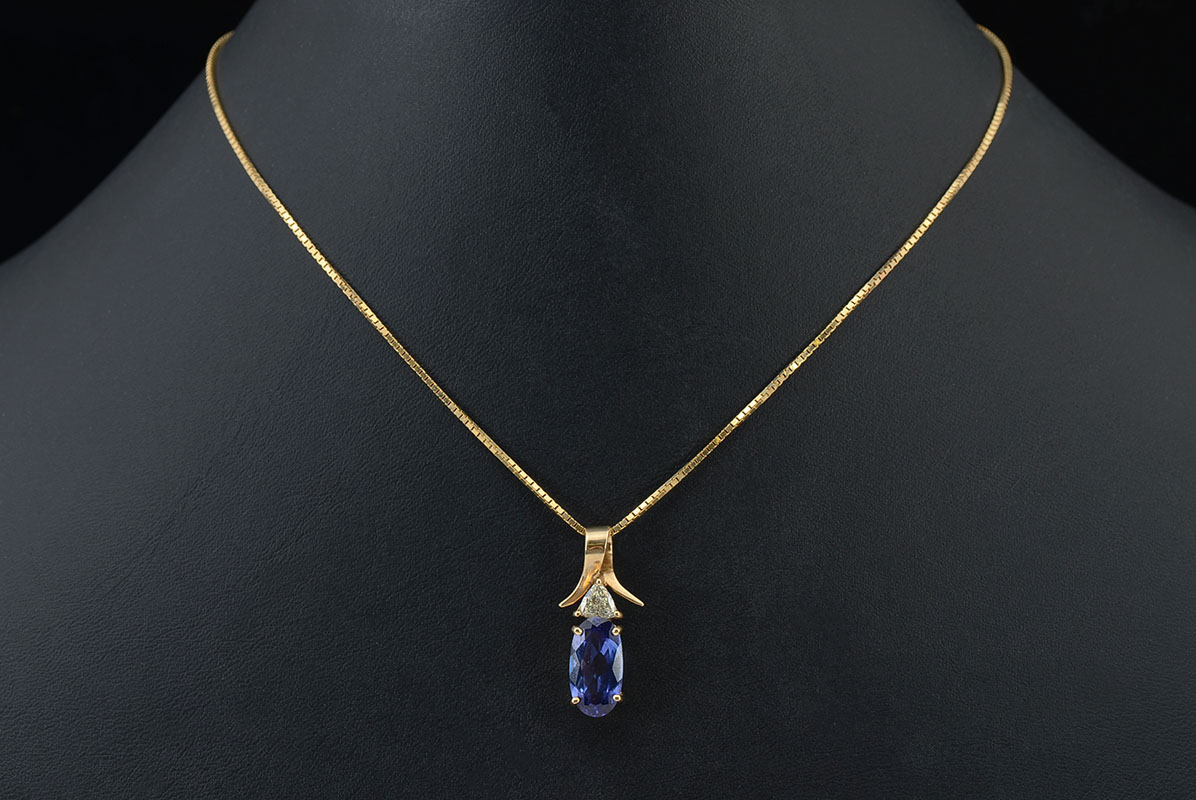 Appraisal: K DIAMOND TANZANITE NECKLACE Set in yellow gold this triangle