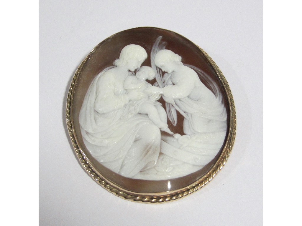 Appraisal: A Victorian oval shell cameo brooch in gold rope twist