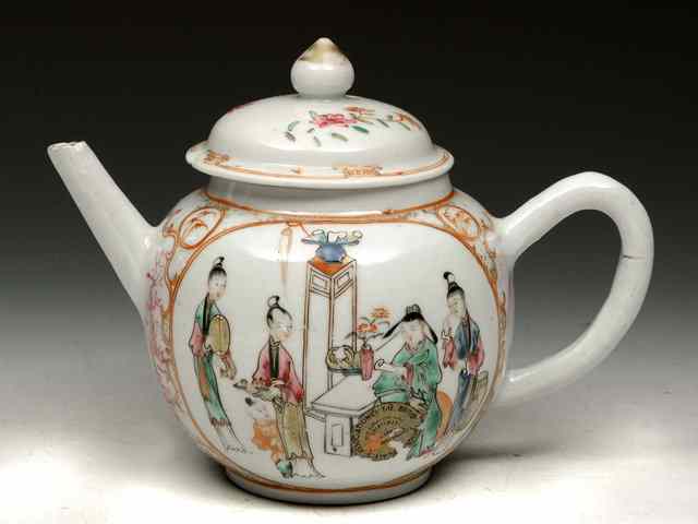 Appraisal: AN TH CENTURY CHINESE PORCELAIN TEAPOT AND COVER with famille