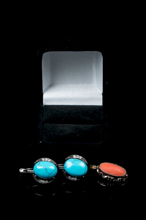 Appraisal: SET OF THREE JEWELLERIES The set comprised of two blue