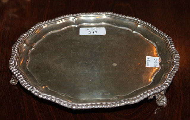 Appraisal: A SMALL SILVER SALVER with raised pie-crust gadroon border on