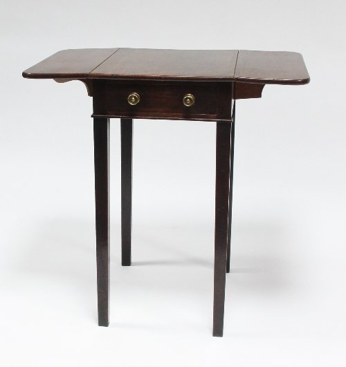 Appraisal: A small George III mahogany Pembroke table with two flaps