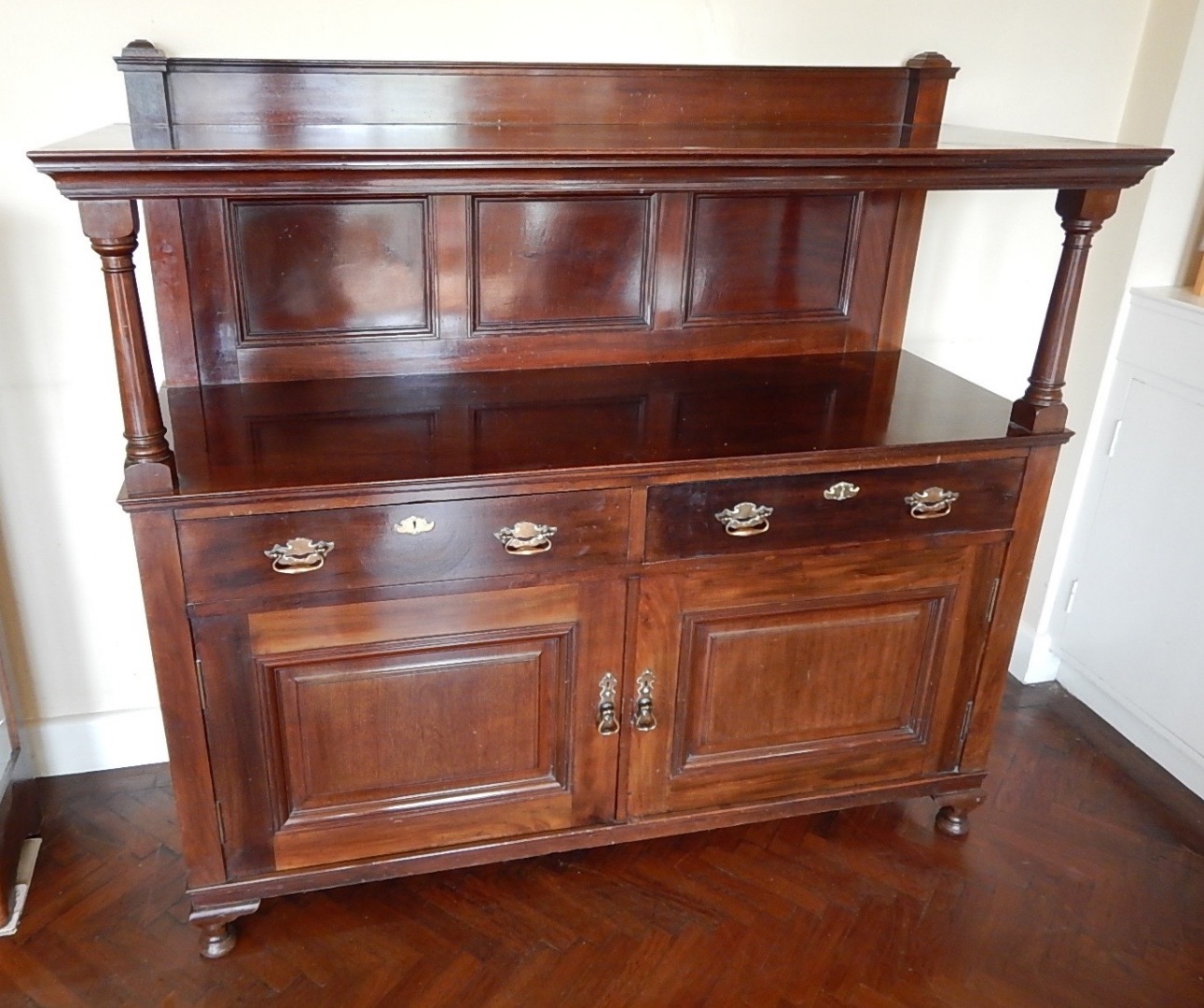 Appraisal: A late Victorian early Edwardian mahogany buffet sideboard with a