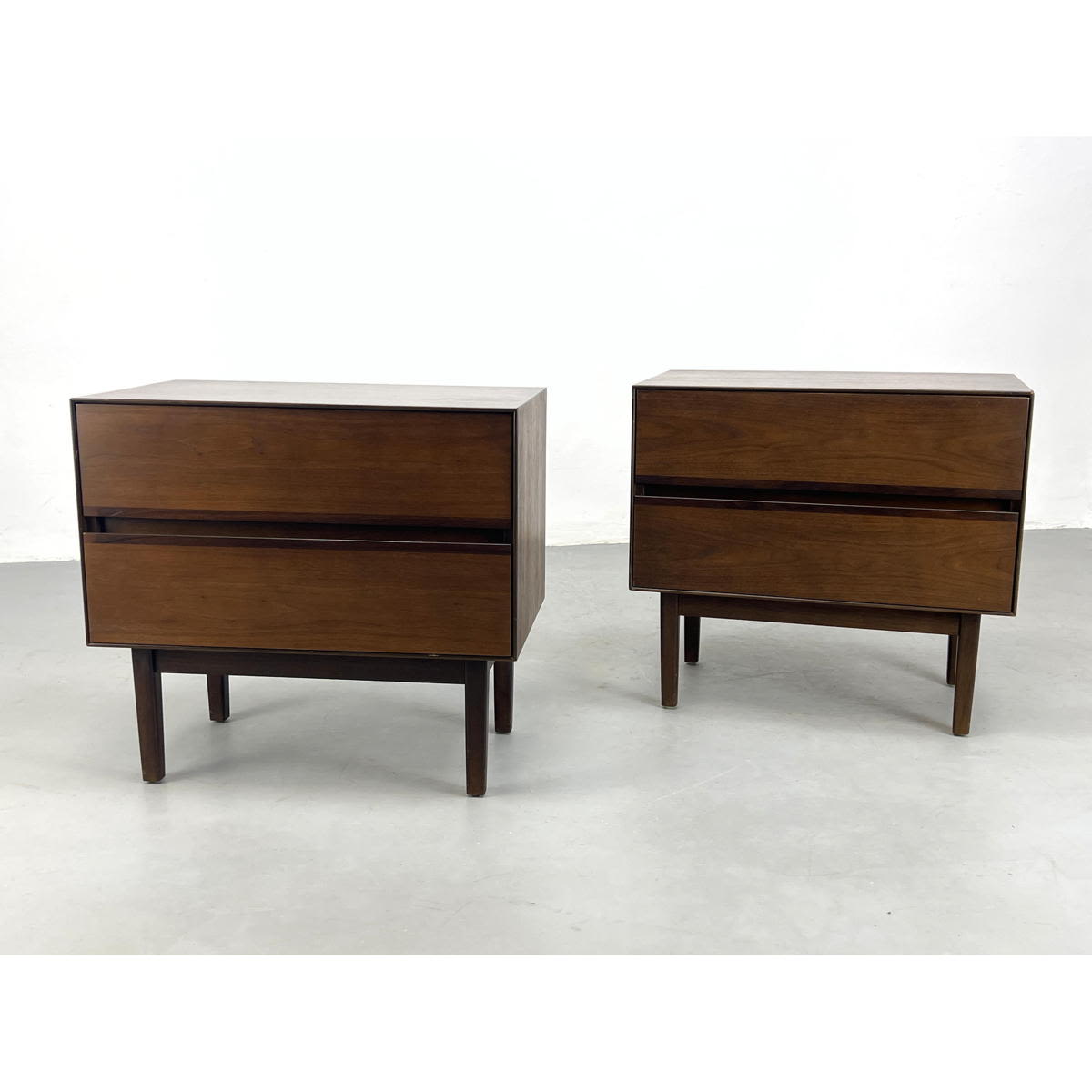 Appraisal: Pr STANLEY American Modern Walnut Night Stands Rosewood drawer trim