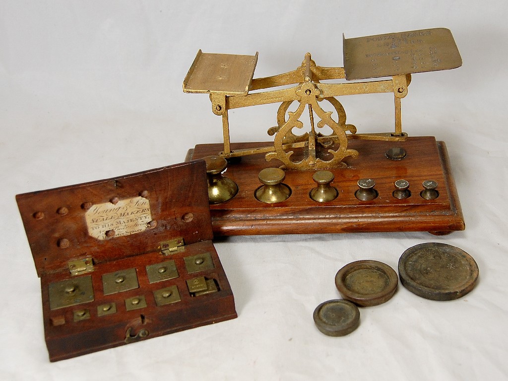 Appraisal: Victorian postal scales c w weights to w George III