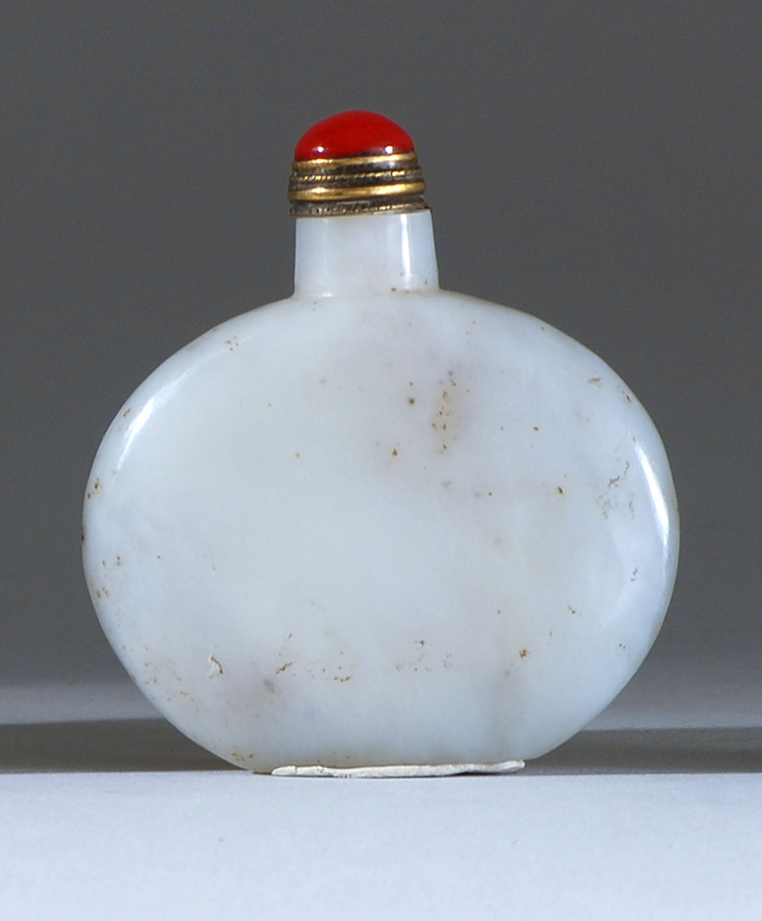 Appraisal: WHITE JADE SNUFF BOTTLE Late th CenturyIn flattened ovoid form